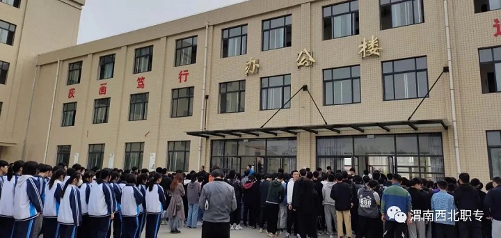 營造清潔衛(wèi)生校園，共建健康學(xué)習(xí)環(huán)境